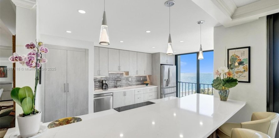 Кондоминиум с 2 спальнями в Форт-Лодердейл, Флорида № 1972904