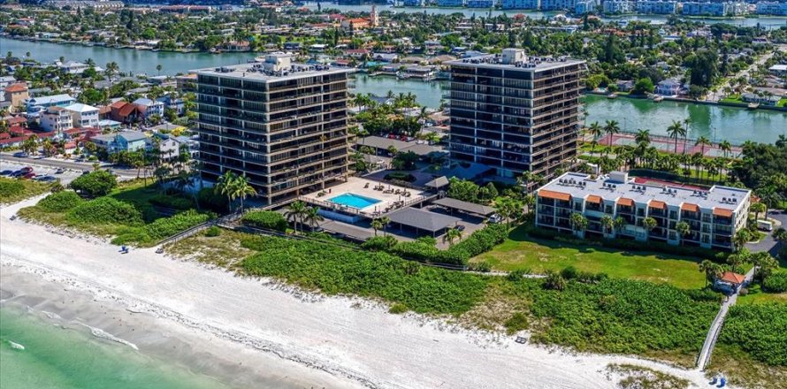 Condo à Treasure Island, Floride, 2 chambres  № 1542386