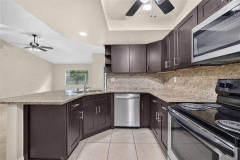 House in Kissimmee, Florida 3 bedrooms, 237.83 sq.m. № 2277186 - photo 8