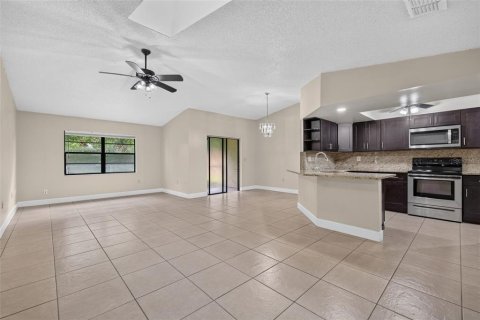House in Kissimmee, Florida 3 bedrooms, 237.83 sq.m. № 2277186 - photo 6