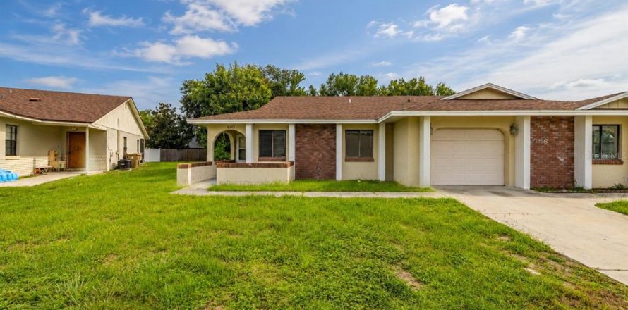 House in Kissimmee, Florida 3 bedrooms, 237.83 sq.m. № 2277186