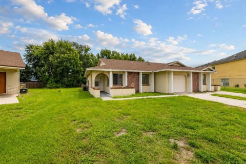 House in Kissimmee, Florida 3 bedrooms, 237.83 sq.m. № 2277186 - photo 2