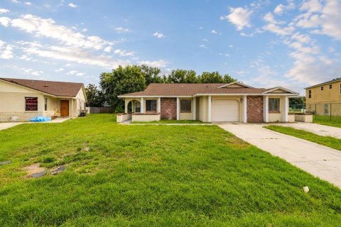 House in Kissimmee, Florida 3 bedrooms, 237.83 sq.m. № 2277186 - photo 3