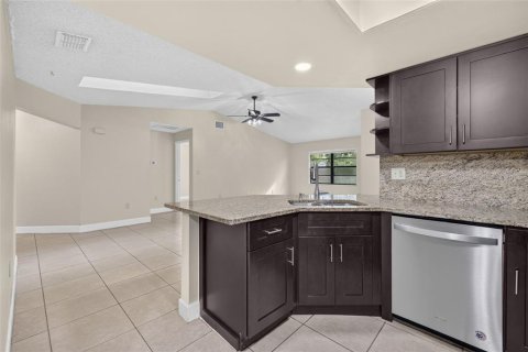 House in Kissimmee, Florida 3 bedrooms, 237.83 sq.m. № 2277186 - photo 10