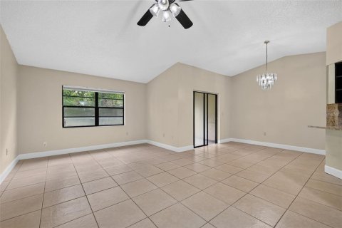 House in Kissimmee, Florida 3 bedrooms, 237.83 sq.m. № 2277186 - photo 13