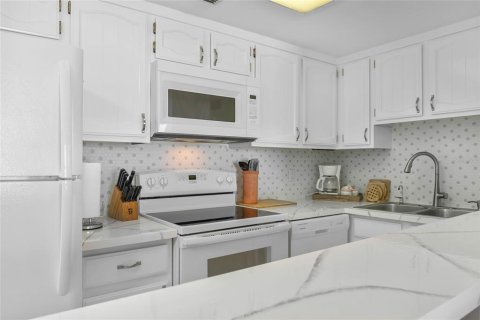 Купить кондоминиум в Марко-Айленд, Флорида 3 комнаты, 81.38м2, № 1628653 - фото 16