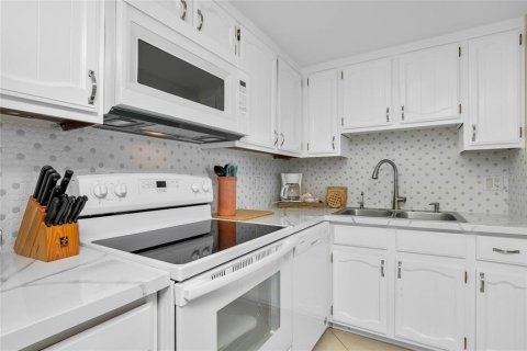 Купить кондоминиум в Марко-Айленд, Флорида 3 комнаты, 81.38м2, № 1628653 - фото 15