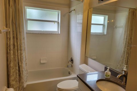 House in Clermont, Florida 2 bedrooms, 175.77 sq.m. № 1903795 - photo 20