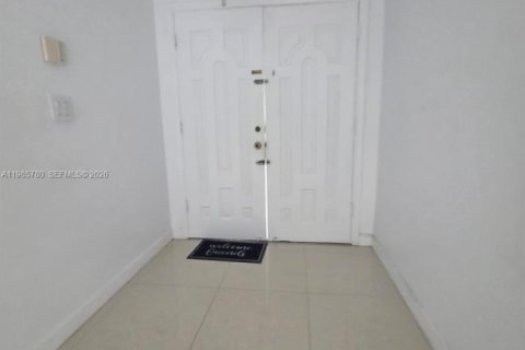 Купить виллу или дом в Майами, Флорида 3 спальни, 131.92м2, № 2153849 - фото 2