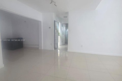 Купить виллу или дом в Майами, Флорида 3 спальни, 131.92м2, № 2153849 - фото 17