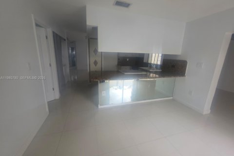 Купить виллу или дом в Майами, Флорида 3 спальни, 131.92м2, № 2153849 - фото 9