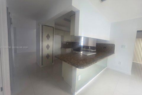 Купить виллу или дом в Майами, Флорида 3 спальни, 131.92м2, № 2153849 - фото 11