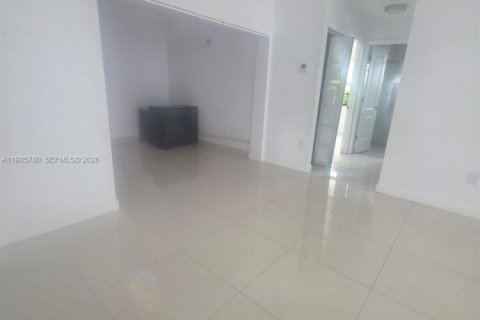 Купить виллу или дом в Майами, Флорида 3 спальни, 131.92м2, № 2153849 - фото 18