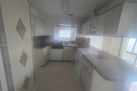 Купить виллу или дом в Майами, Флорида 3 спальни, 131.92м2, № 2153849 - фото 14