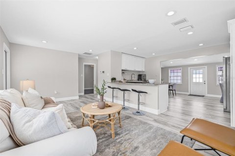 Casa en venta en Gulfport, Florida, 3 dormitorios, 147.34 m2 № 1755333 - foto 9