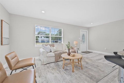 Casa en venta en Gulfport, Florida, 3 dormitorios, 147.34 m2 № 1755333 - foto 8