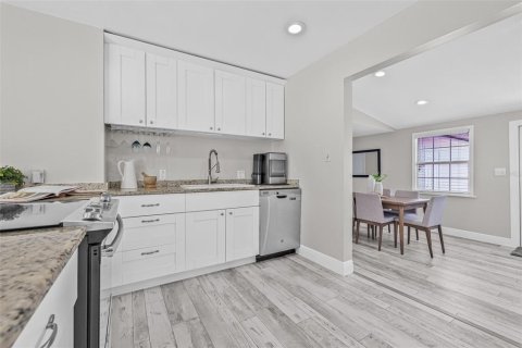 Casa en venta en Gulfport, Florida, 3 dormitorios, 147.34 m2 № 1755333 - foto 12