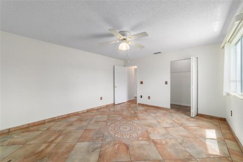 House in Ocala, Florida 3 bedrooms, 141.95 sq.m. № 1725313 - photo 14