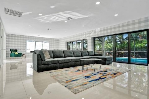 House in Hollywood, Florida 7 bedrooms, 355.35 sq.m. № 1862501 - photo 4