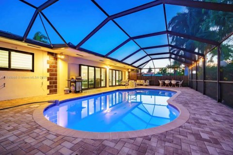 House in Hollywood, Florida 7 bedrooms, 355.35 sq.m. № 1862501 - photo 2