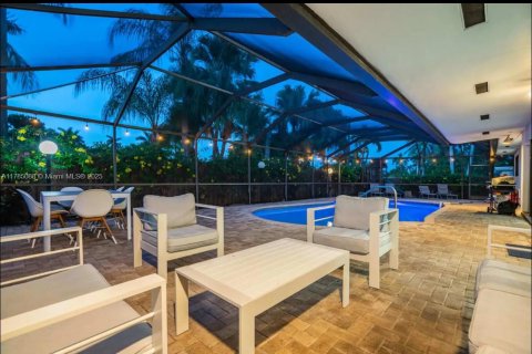 House in Hollywood, Florida 7 bedrooms, 355.35 sq.m. № 1862501 - photo 24