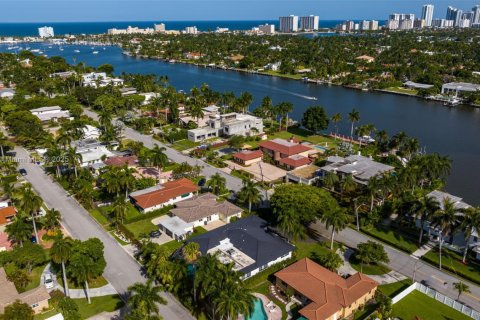 House in Hollywood, Florida 7 bedrooms, 355.35 sq.m. № 1862501 - photo 13