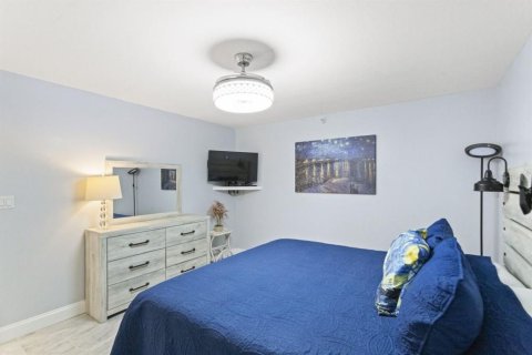Condominio en venta en Indian Rocks Beach, Florida, 1 dormitorio, 66.33 m2 № 2108122 - foto 18
