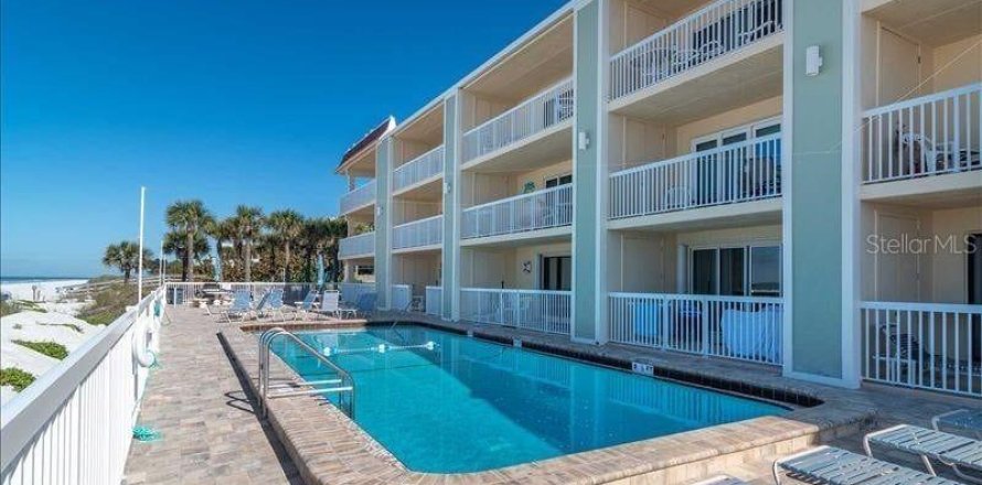 Condominio en Indian Rocks Beach, Florida, 1 dormitorio  № 2108122