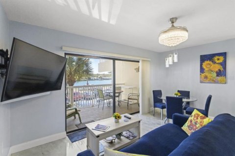 Condominio en venta en Indian Rocks Beach, Florida, 1 dormitorio, 66.33 m2 № 2108122 - foto 10