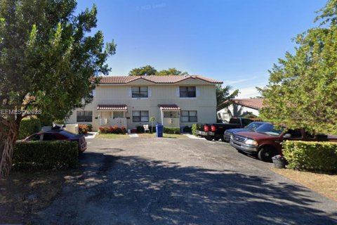 Снять в аренду таунхаус в Корал-Спрингс, Флорида 2 спальни, 92.9м2, № 2029064 - фото 11