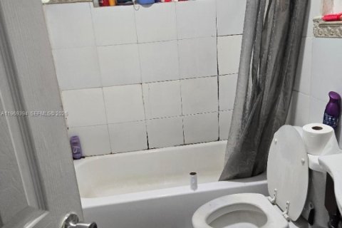 Immobilier commercial à vendre à Pompano Beach, Floride: 200.76 m2 № 2289466 - photo 10