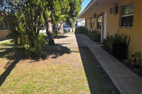 Immobilier commercial à vendre à Pompano Beach, Floride: 200.76 m2 № 2289466 - photo 2