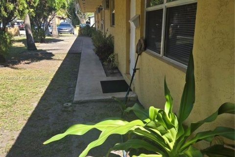 Immobilier commercial à vendre à Pompano Beach, Floride: 200.76 m2 № 2289466 - photo 4