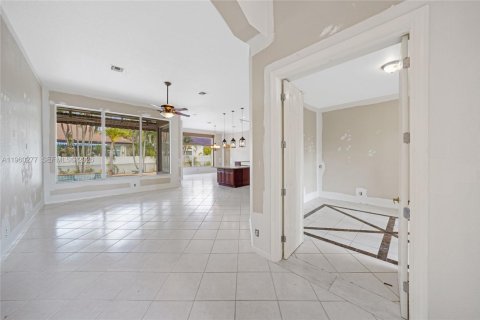 Villa ou maison à vendre à Pembroke Pines, Floride: 4 chambres, 266.07 m2 № 2020366 - photo 3