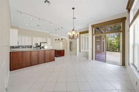 Villa ou maison à vendre à Pembroke Pines, Floride: 4 chambres, 266.07 m2 № 2020366 - photo 14