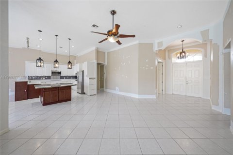 Villa ou maison à vendre à Pembroke Pines, Floride: 4 chambres, 266.07 m2 № 2020366 - photo 8