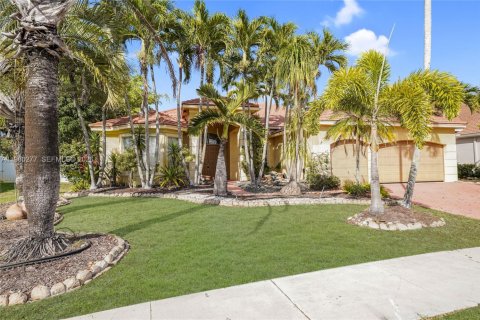 Villa ou maison à vendre à Pembroke Pines, Floride: 4 chambres, 266.07 m2 № 2020366 - photo 2