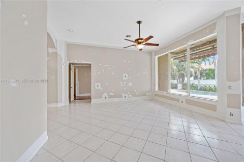 Villa ou maison à vendre à Pembroke Pines, Floride: 4 chambres, 266.07 m2 № 2020366 - photo 17