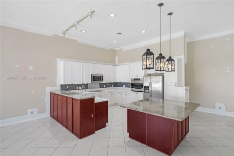 Villa ou maison à vendre à Pembroke Pines, Floride: 4 chambres, 266.07 m2 № 2020366 - photo 12