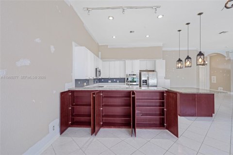 Villa ou maison à vendre à Pembroke Pines, Floride: 4 chambres, 266.07 m2 № 2020366 - photo 10