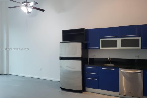 Condo in Miami, Florida, 1 bedroom  № 2026734 - photo 2