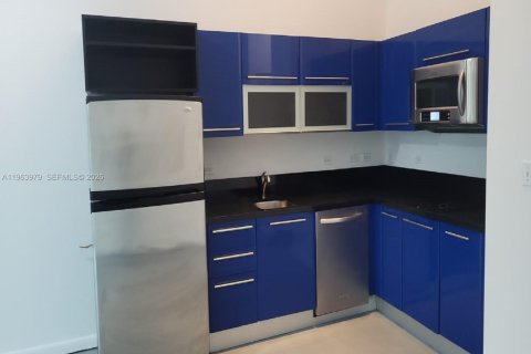 Condo in Miami, Florida, 1 bedroom  № 2026734