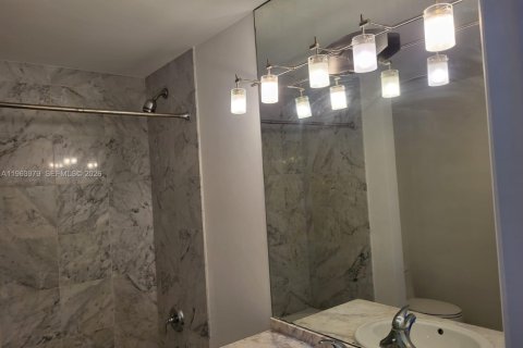 Condo in Miami, Florida, 1 bedroom  № 2026734 - photo 9