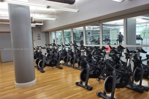 Condo in Miami, Florida, 1 bedroom  № 2026734 - photo 13