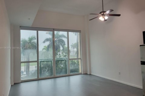 Condo in Miami, Florida, 1 bedroom  № 2026734 - photo 8