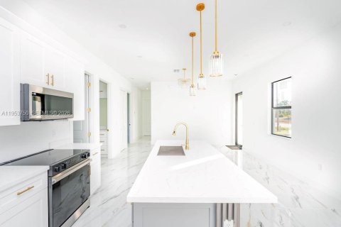 Villa ou maison à vendre à Lehigh Acres, Floride: 3 chambres № 2008180 - photo 3