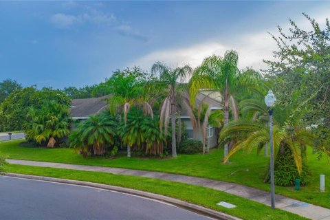 House in Winter Garden, Florida 4 bedrooms, 245.26 sq.m. № 1825351 - photo 6