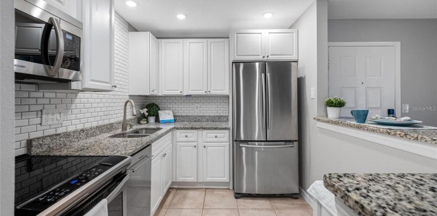 Condo in Palm Harbor, Florida, 1 bedroom  № 2096310
