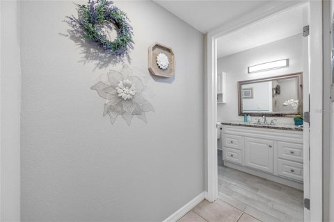 Condo in Palm Harbor, Florida, 1 bedroom  № 2096310 - photo 6