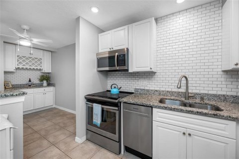 Condo in Palm Harbor, Florida, 1 bedroom  № 2096310 - photo 3